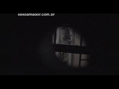 ❤️ Blondie se fait secrètement filmer par un voyeur du quartier caché derrière des briques creuses. ❌ Porno de qualité at us ❤