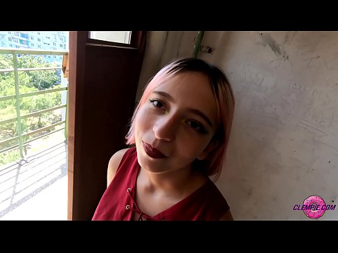 ❤️ Une étudiante sensuelle suce un étranger dans l'Outback - sperme sur son visage ❌ Porno de qualité at us ❤